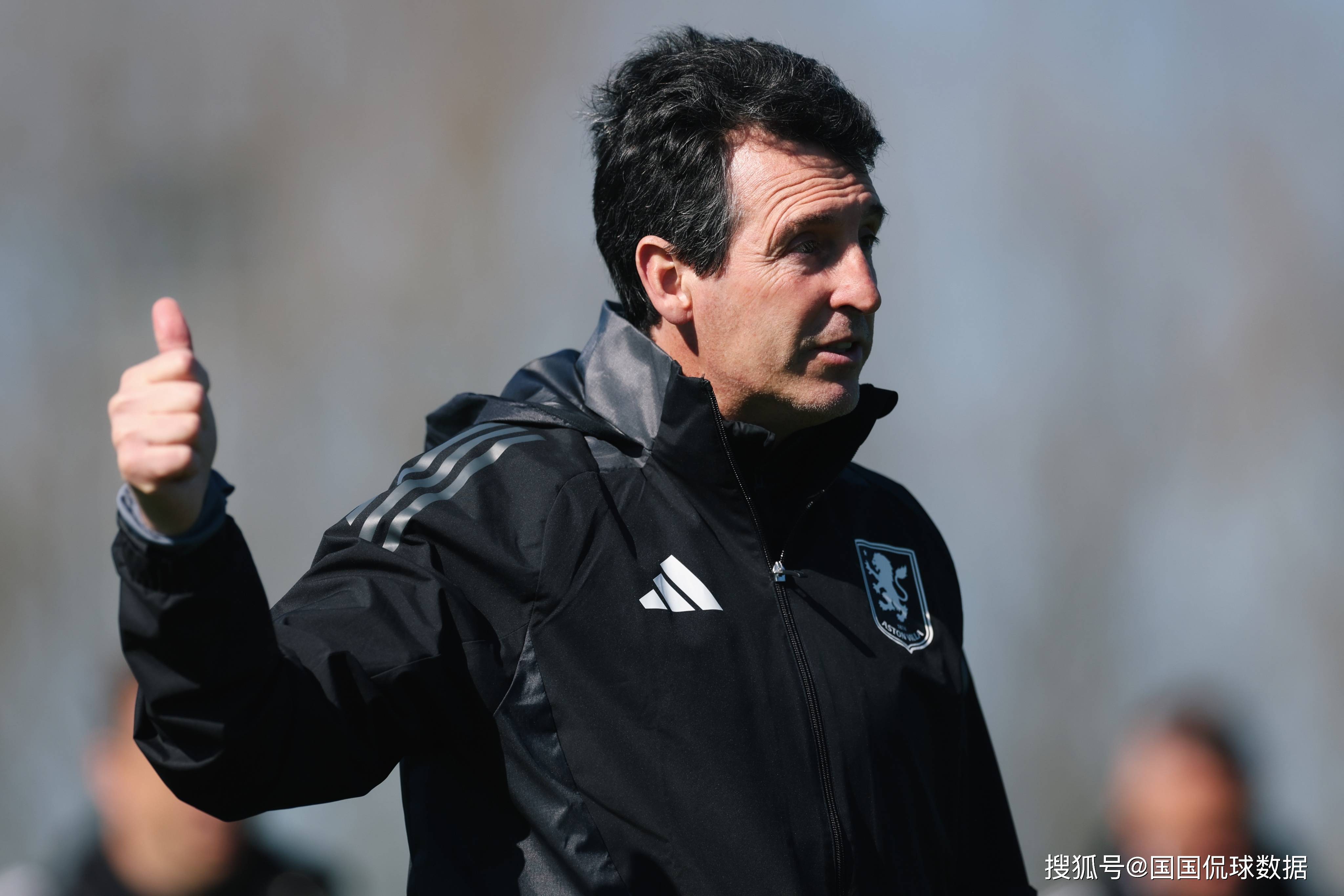 集结日阿斯顿维拉备战欧冠，单刀错失细节曝光，目标明确，更衣室氛围转暖的简单介绍